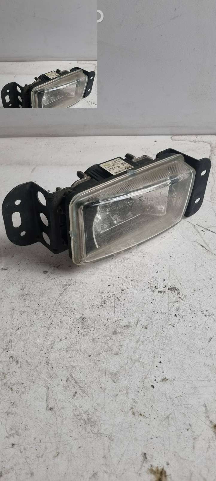 Toyota Corolla E120 E130 (2000 - 2004)  8121002050 Передняя противотуманная фара