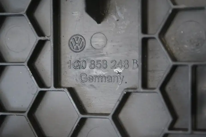 Volkswagen Scirocco (2008 - 2014) 1Q0858248B Декоративная планка — фото 5