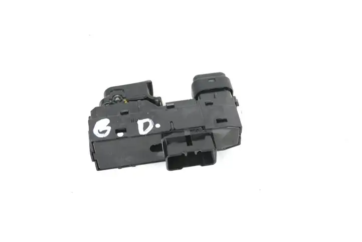 Hyundai ix35 (2009 - 2013) 3835211310 Кнопка стеклоподъемников — фото 1