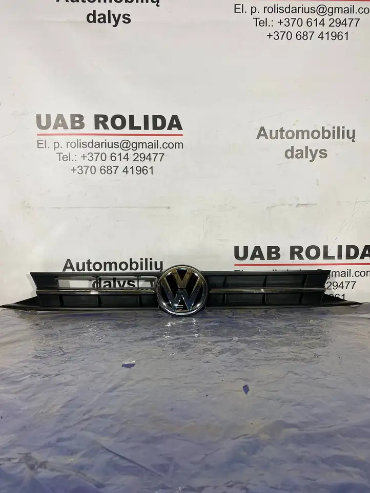 Volkswagen Polo VI (2015 - 2019) 2G0853651L Верхняя решетка радиатора — фото 1