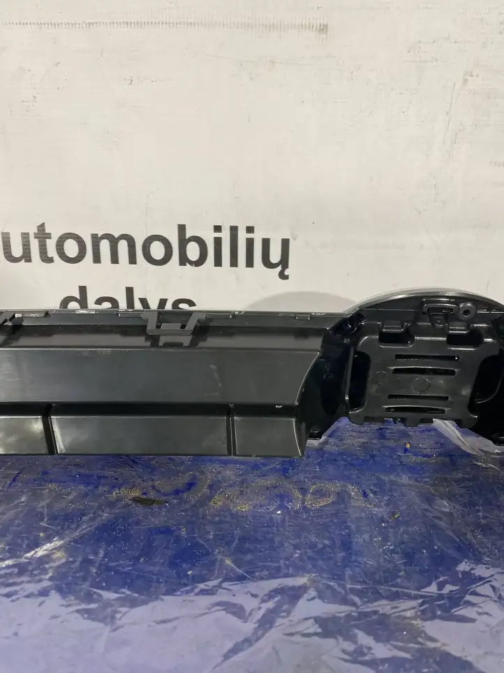 Volkswagen Polo VI (2015 - 2019) 2G0853651L Верхняя решетка радиатора — фото 2