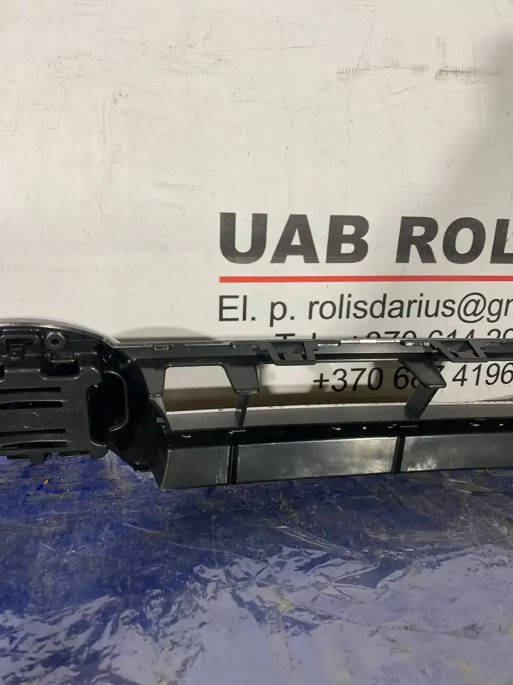 Volkswagen Polo VI (2015 - 2019) 2G0853651L Верхняя решетка радиатора — фото 3