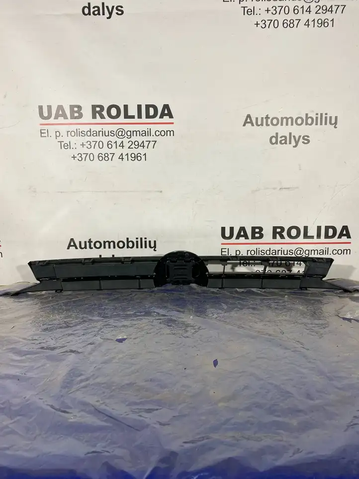Volkswagen Polo VI (2015 - 2019) 2G0853651L Верхняя решетка радиатора — фото 12