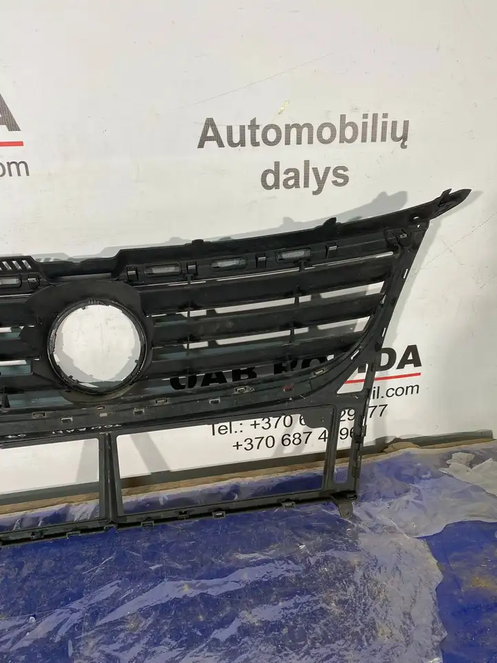 Volkswagen Touran I (2003 - 2010) 1T0853651D Верхняя решетка радиатора — фото 9