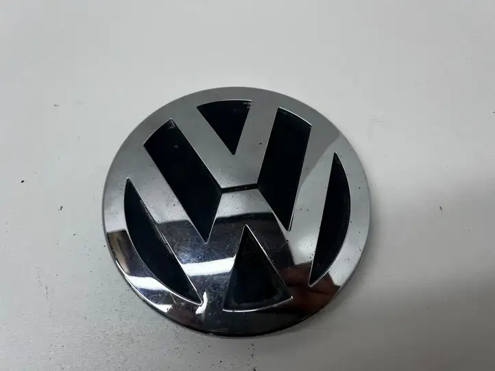 Volkswagen Touran I (2003 - 2010) 1T0853630A Эмблема производителя — фото 1