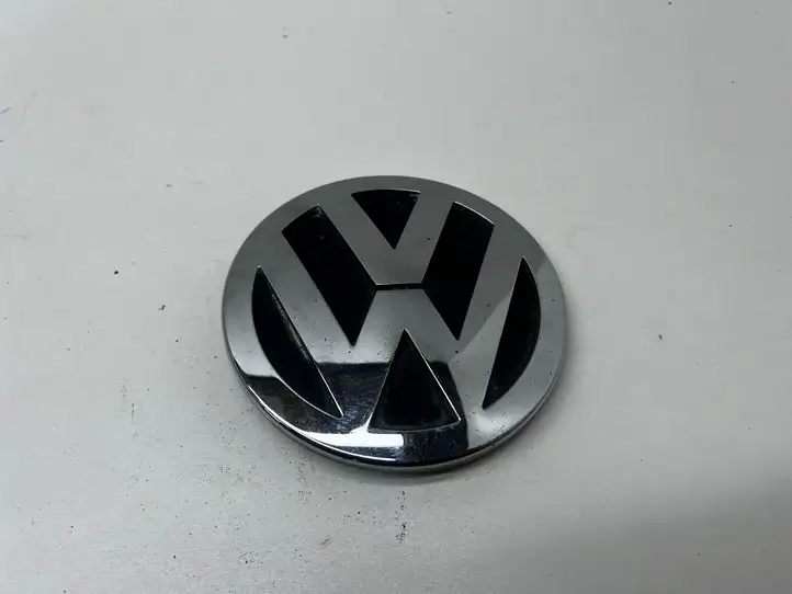 Volkswagen Touran I (2003 - 2010) 1T0853630A Эмблема производителя — фото 2