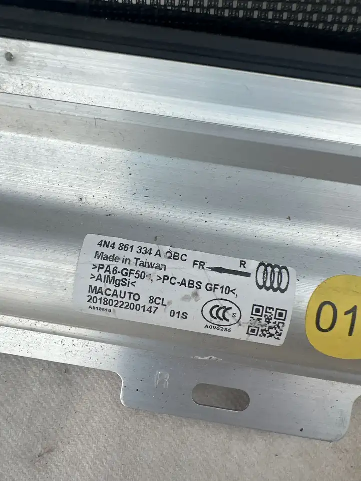 Audi A8 S8 D4 4H (2010 - 2014) 4N4861334A Солнцезащитная шторка багажника — фото 3