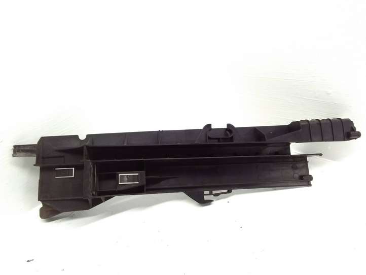 BMW X5 E70 (2006 - 2013)  7799762 Боковая часть панели радиаторов (телевизора)