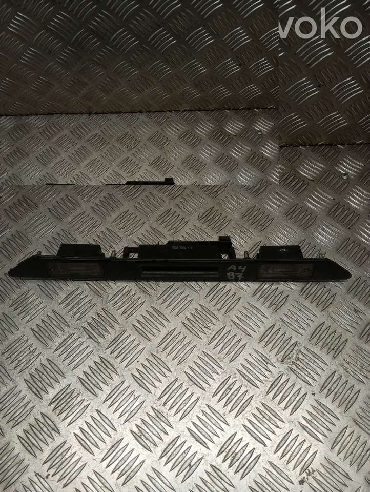 Audi A4 (2004 - 2009)  8P48275743FZ Освещение номера