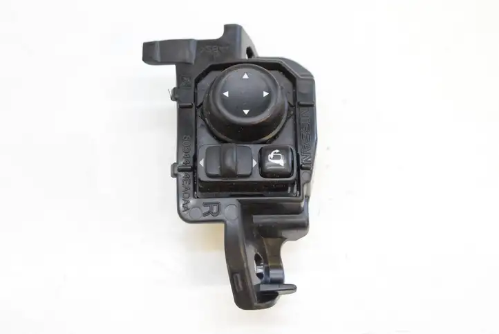 Nissan Qashqai (2013 - 2017) 255704EA1B Кнопка фаркопа в багажнике — фото 2