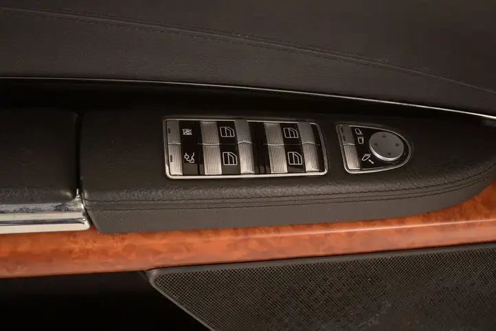 Mercedes-Benz CL C216 (2007 - 2014) A2167202770 Обшивка передней двери — фото 3