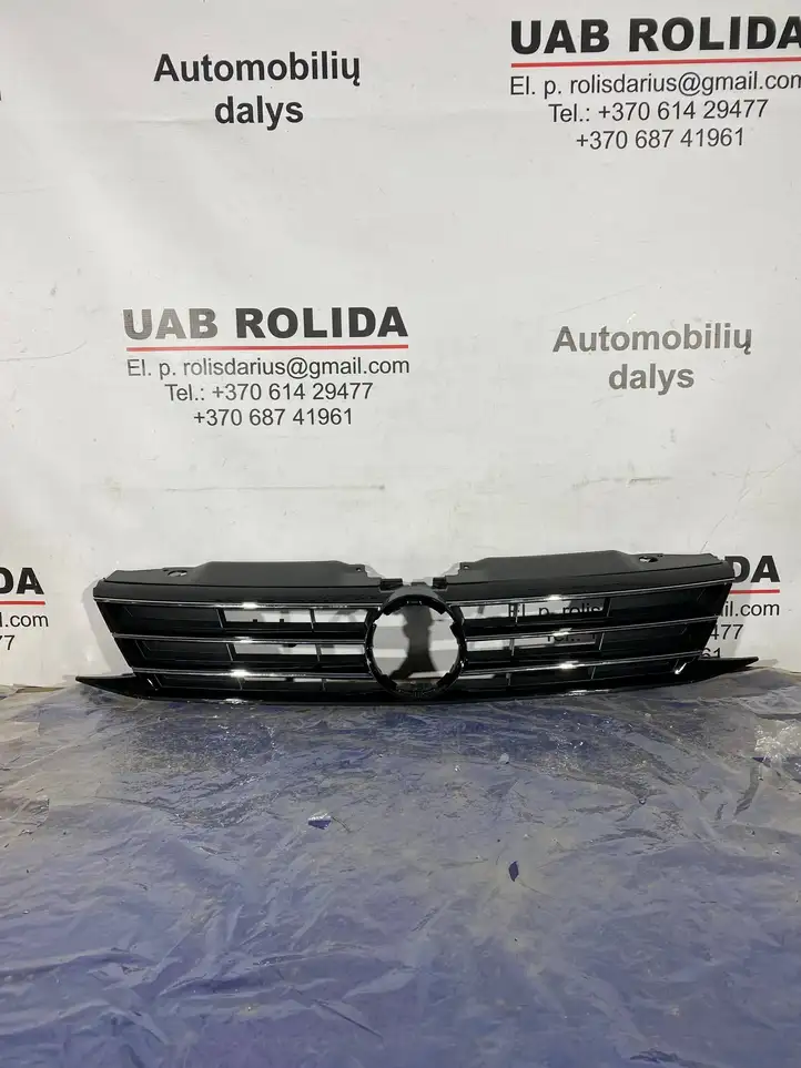 Volkswagen Jetta VI (2011 - 2018) Верхняя решетка радиатора — фото 1