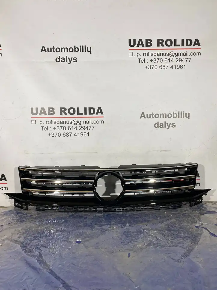 Volkswagen Caddy (2010 - 2015) Верхняя решетка радиатора — фото 1