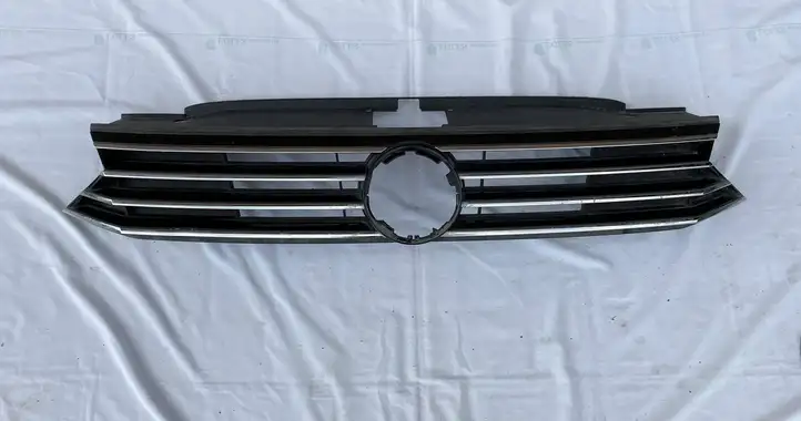 Volkswagen PASSAT B8 (2015 - ) 3G0853651A Верхняя решетка радиатора — фото 1