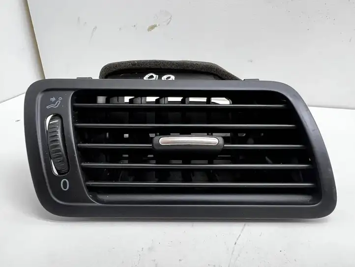 Volkswagen PASSAT B6 (2005 - 2010) 3C1819702E Боковой воздушный дефлектор — фото 1