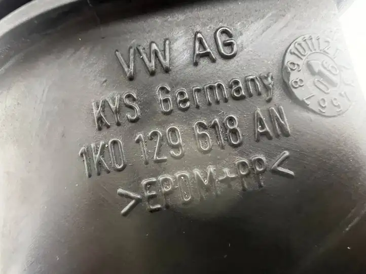 Volkswagen PASSAT B6 (2005 - 2010) 1K0129618AN Детали воздухозаборника — фото 3