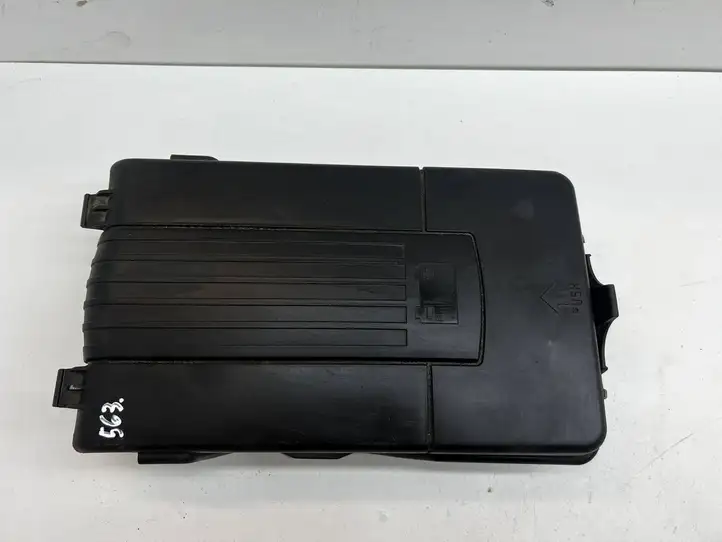 Volkswagen PASSAT B6 (2005 - 2010) 1K0915443C Крышка ящика аккумулятора — фото 1