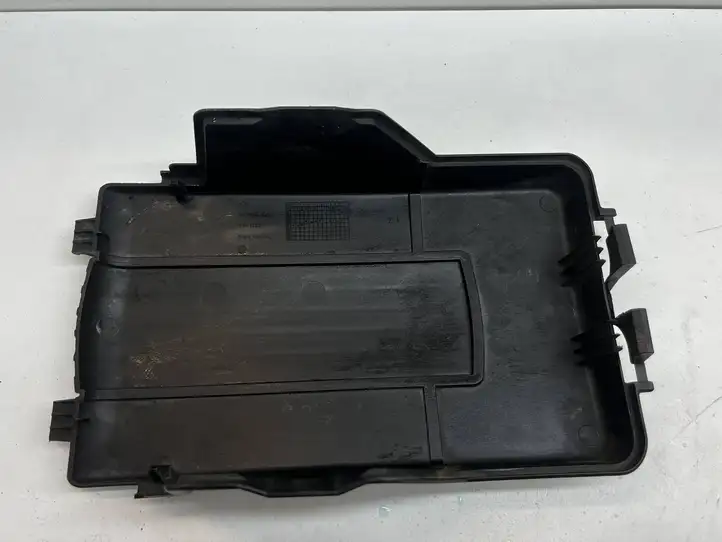 Volkswagen PASSAT B6 (2005 - 2010) 1K0915443C Крышка ящика аккумулятора — фото 2