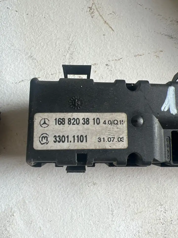Mercedes-Benz A W168 (1997 - 2004) 1688203810 Другие включатели / ручки/ переключатели — фото 3