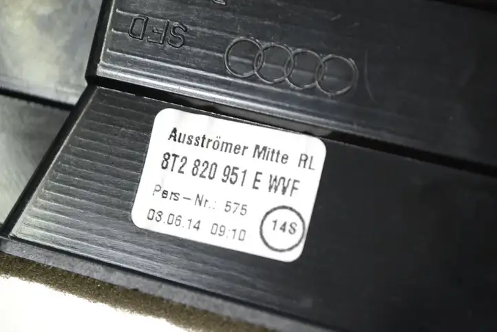 Audi A4 S4 B8 8K (2011 - 2015) 8T2820951E Воздушная решетка панели — фото 4