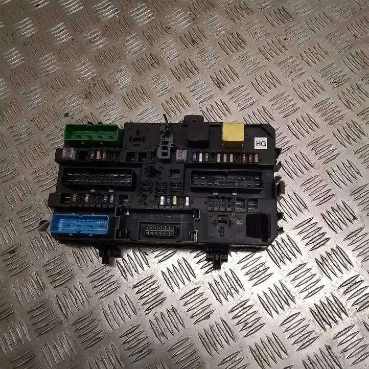 Opel Zafira (2003 - 2006)  13206759 Блок предохранителей