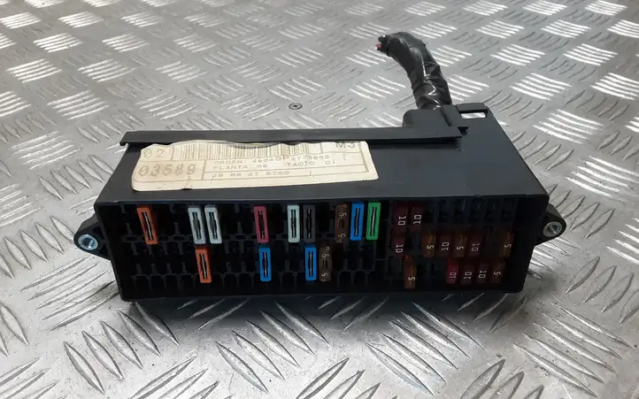 Seat Altea (2004 - 2009)  5P1970012B Блок предохранителей