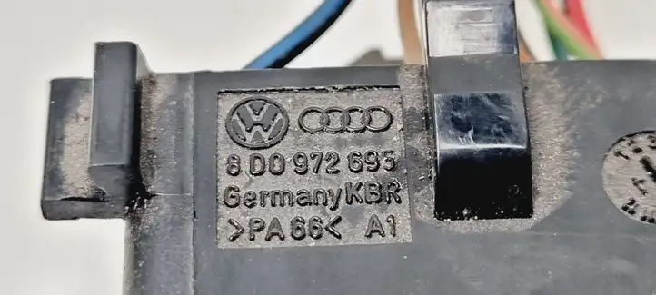 Audi A4 (2004 - 2009)  8D0972695 Другой проводник