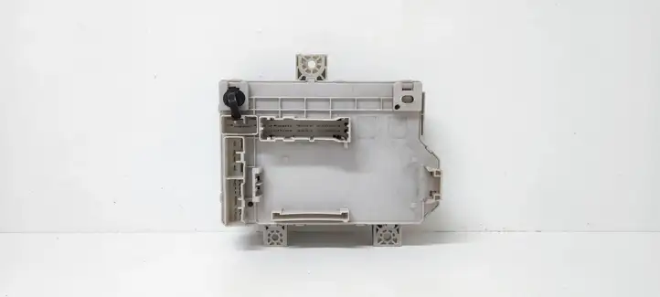 Mitsubishi Colt (2008 - 2012)  MN108319 Блок предохранителей