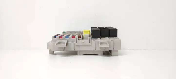 Mitsubishi Colt (2008 - 2012)  MN108319 Блок предохранителей