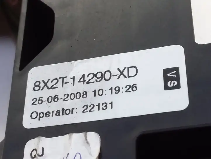 Jaguar XF X250 (2007 - 2015) 8X2T14290XD Блок предохранителей — фото 4