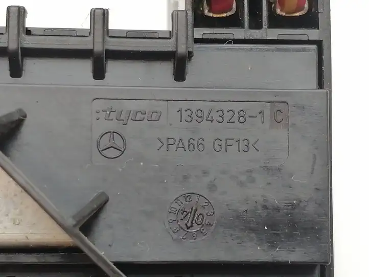 Mercedes-Benz E W211 (2002 - 2009) 2115450301 Блок предохранителей — фото 10
