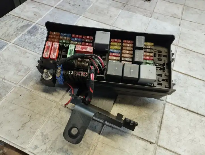 Mercedes-Benz R W251 (2005 - 2013)  A1645400272 Блок предохранителей