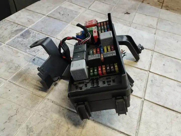 Mercedes-Benz R W251 (2005 - 2013)  A1645400272 Блок предохранителей