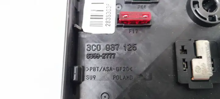 Volkswagen PASSAT B6 (2005 - 2010) 3C0937125 Блок предохранителей — фото 6