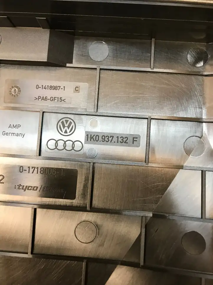 Audi A3/S3 8P (2008 - 2013) 1K0937125A Блок предохранителей (комплект) — фото 2