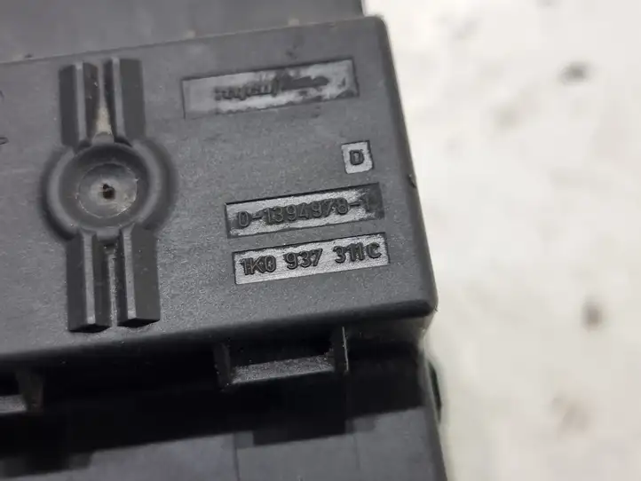 Volkswagen Golf V (2003 - 2009) 1K0937311C Блок предохранителей (комплект) — фото 4