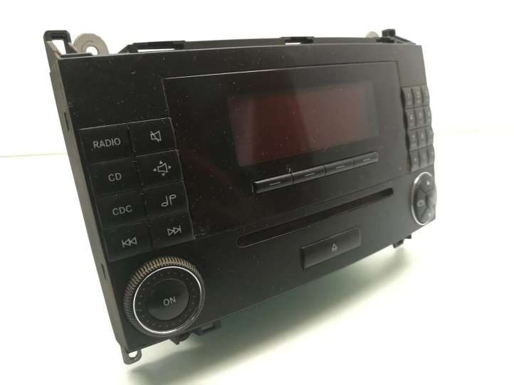 A1698207589 Mercedes-Benz Sprinter W901 W902 W903 W904 Radija/ CD/DVD grotuvas/ navigacija