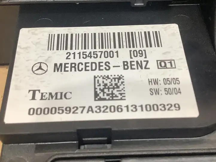 Mercedes-Benz E W211 (2002 - 2009) 2115457001 Блок предохранителей — фото 4