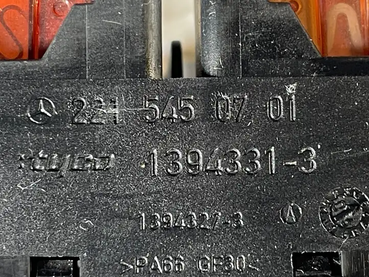 Mercedes-Benz S W221 (2005 - 2013) 2215450701 Блок предохранителей — фото 2