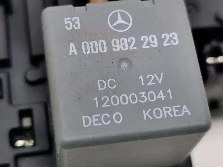 Mercedes-Benz EQC (2018 - ) A2139065706 Блок предохранителей — фото 5