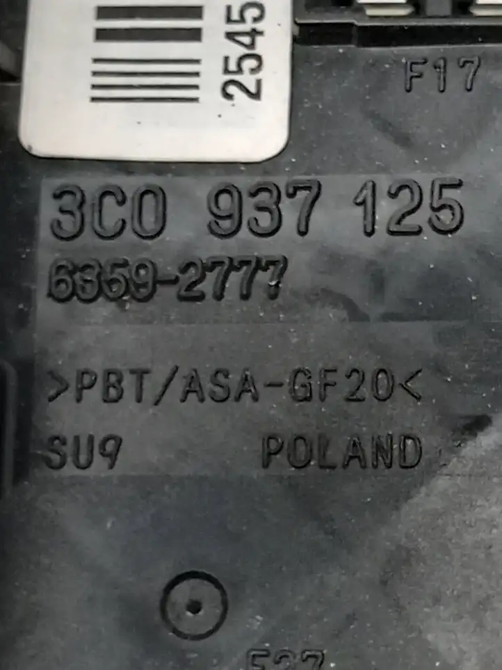 Volkswagen PASSAT B6 (2005 - 2010) 3C0937125 Блок предохранителей — фото 3
