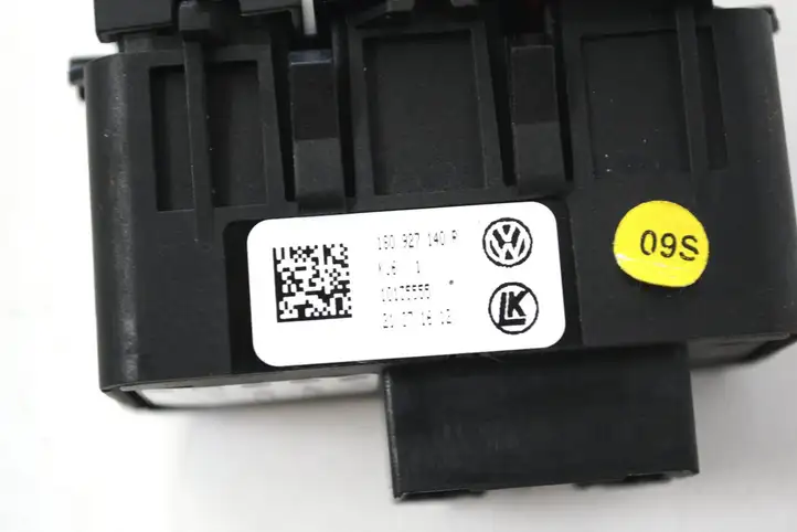 Volkswagen Up (2011 - ) 1S0927140R Включатель аварийных фонарей — фото 5