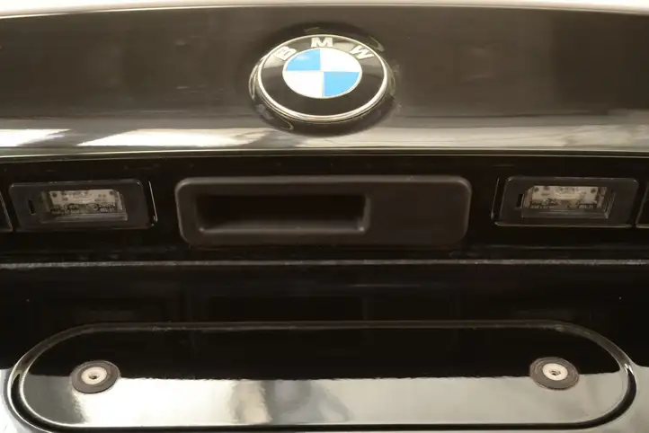 BMW 5 G30 G31 (2016 - ) Крышка багажника — фото 4