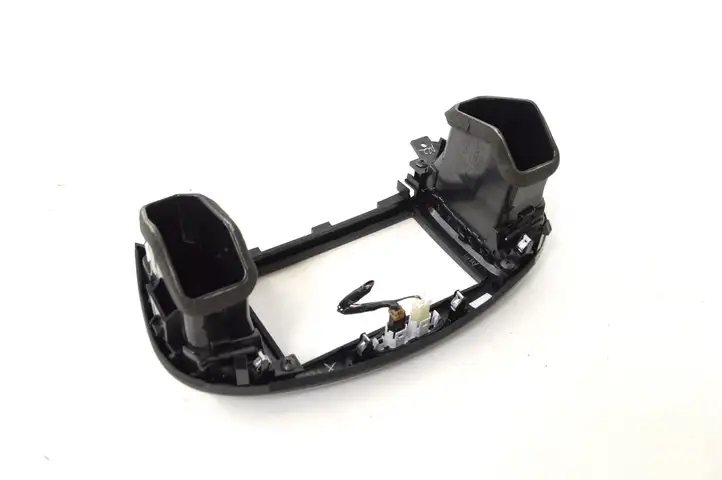 Nissan Juke I F15 (2010 - 2018) 682601KE0A Воздушная решетка панели — фото 3