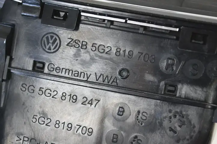 Volkswagen Golf VII (2013 - 2019) 5G2819703R Воздушная решетка панели — фото 5