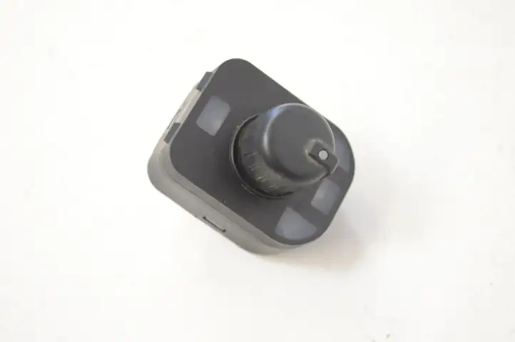 Audi A3/S3 8P (2004 - 2008) 8E0959565A Кнопка фаркопа в багажнике — фото 2