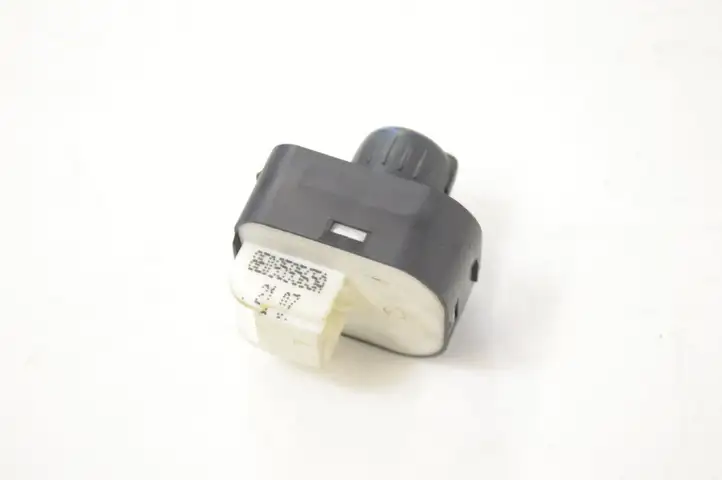 Audi A3/S3 8P (2004 - 2008) 8E0959565A Кнопка фаркопа в багажнике — фото 3