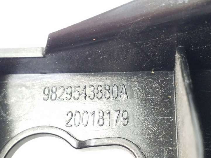 Opel Corsa F (2019 - )  9829543880  Держатель заднего бампера (кронштейн)