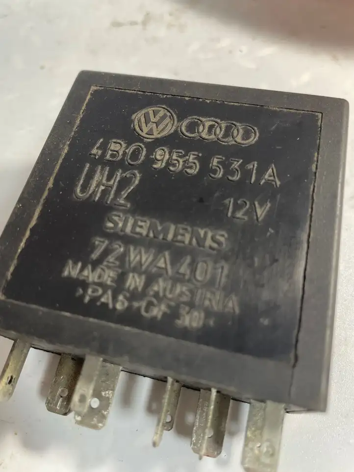 Audi A6 S6 C5 4B (1997 - 2001) 4B0955531A Реле стеклоочистителей — фото 1