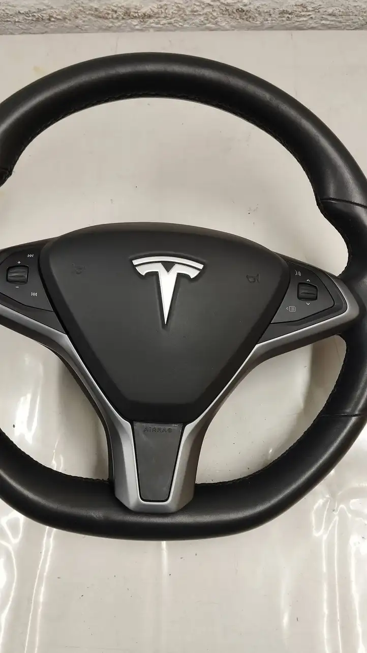 Tesla Model S (2016 - 2021) 103677400d Руль — фото 4
